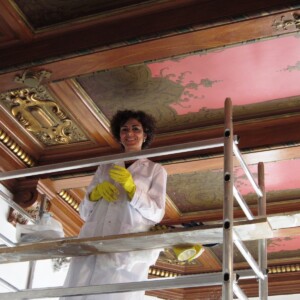 Virginia preparing materials on scafolding