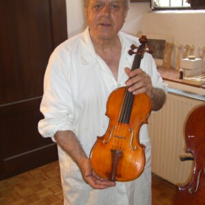 Luthier Leonidas Rafaelian